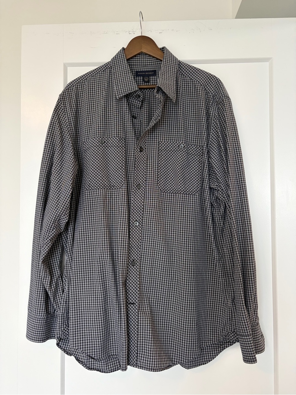 Banana Republic Casual Shirt Size XL 17-17.5 Black White Micro Check — Like New